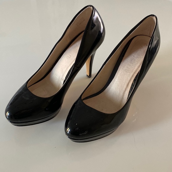 Black patent pumps